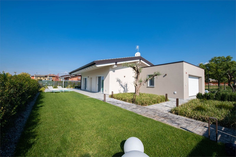 Valutazione Gratuita Casa a Sirmione, Moniga, Manerba, Padenghe, Carzago, Calvagese, Peschiera, Lonato, Soiano, Desenzano